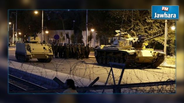 تركيا : 60 قتيلا على الأقل واعتقال عسكريين في محاولة الانقلاب
