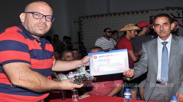 المكنين : حفل تكريم داخل العائلة الموسّعة للنجم الساحلي