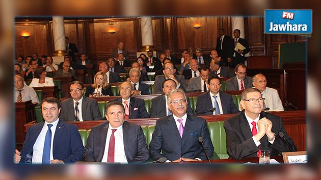 نواب : الفساد يضرب بقوة في تونس