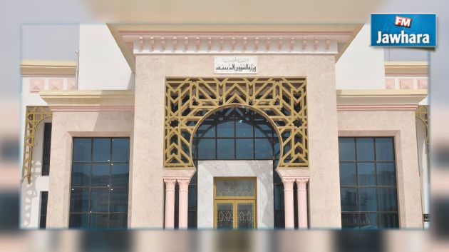 نقابة الشؤون الدينية تشكك في كفاءة مرشدي الحج وتتهم الوزير