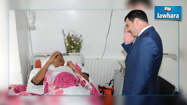 وزير الداخلية يزور أمني تعرّض لاعتداء بآلة حادة