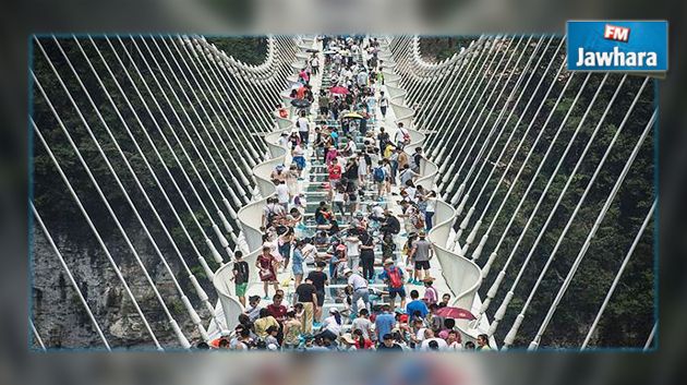 بعد أيام على افتتاحه : الصين تغلق أطول وأعلى جسر زجاجي