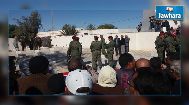 لقاء بين مسؤول الثكنة العسكرية في بنقردان وممثلي المحتجين