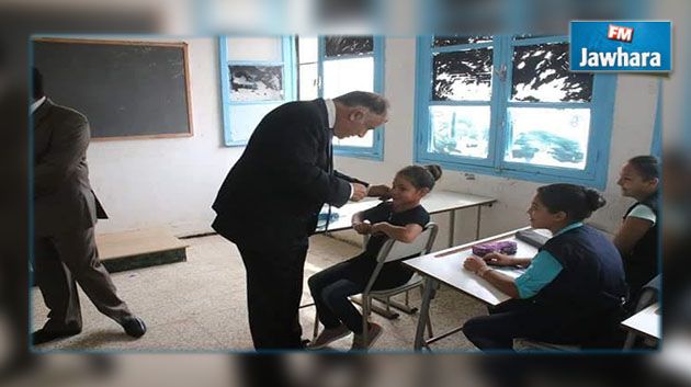 وزير التربية يؤدي زيارة لمدرسة في جندوبة