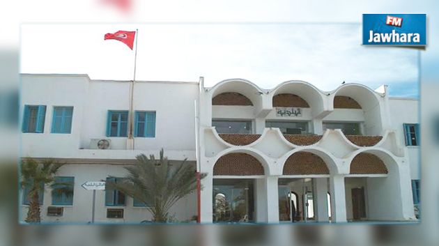 امرأة تحاول الإنتحار حرقا أمام البلدية بجربة