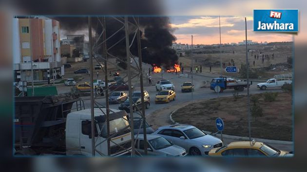  سوسة : حرق العجلات المطاطية وغلق الطريق المؤدية إلى حي الرياض