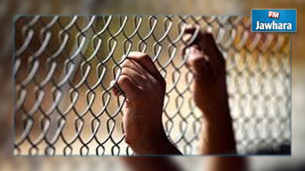 طفل تونسي يقبع في السجون الليبية