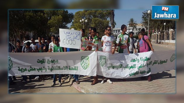وقفة إحتجاجية لأحباء الملعب القابسي للمطالبة بالترفيع في تذاكر مقابلة الدربي