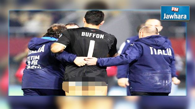 بوفون يثير السخرية بعد خلع تبانه في نهاية مباراة إيطاليا ومقدونيا