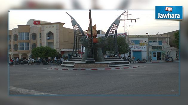 قبلي : أولياء يمنعون أبناءهم من الالتحاق بمدرستهم ويغلقون الطريق