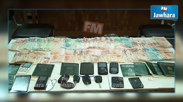 على الحدود التونسية الجزائرية : الإطاحة بشبكة مختصة في تهريب السيارات