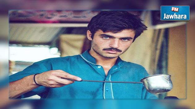 شاب مغمور في باكستان يصبح مشهورا بفضل عينيه