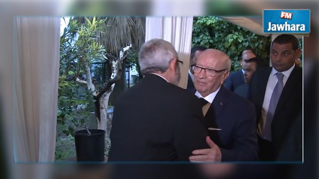 رئيس الجمهورية يتحول إلى منزل الفقيد محمد المصمودي لتقديم واجب التعزية