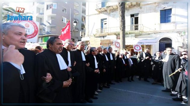 المحامون يتجهون نحو إقرار العصيان الجبائي والإضراب المفتوح