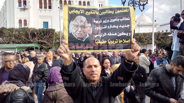 تجمع للأساتذة والمعلّمين للمطالبة برحيل ناجي جلول