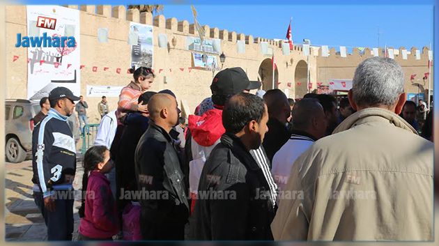 والي القيروان يعد الأهالي بالتواصل والإنصات لمشاغلهم