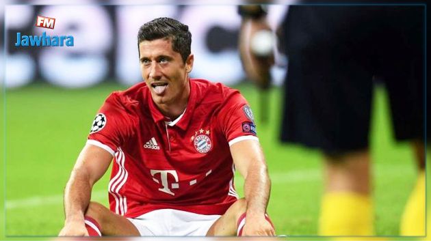 ليفاندوفسكي يسخر من تتويج رونالدو بالكرة الذهبية