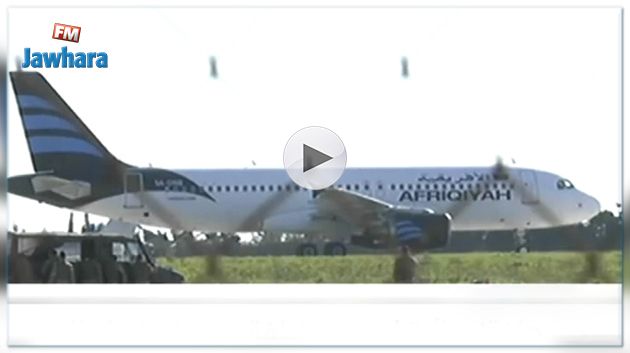   الإفراج عن عدد من ركاب الطائرة الليبية المختطفة 