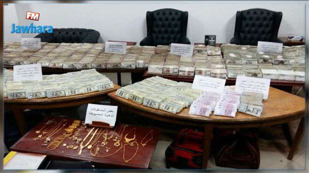 مصر : أموال وذهب في منزل موظف حكومي متّهم بالرشوة