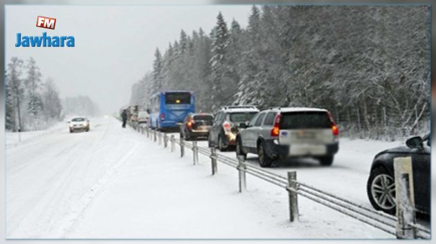 عين دراهم : تضع مولودا أثناء عاصفة الثلج ! 