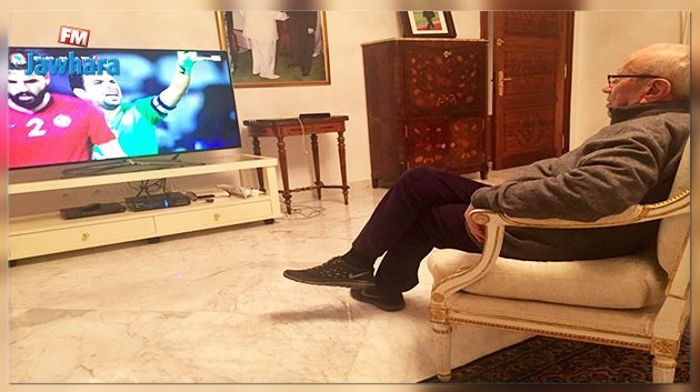 صورة اليوم : قائد السبسي يتابع مباراة المنتخب الوطني