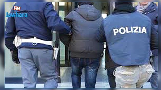 إيطاليا : اعتقال 3 أشخاص بشبهة تهريب أسلحة لإيران وليبيا