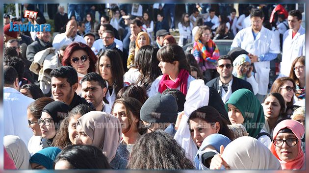 الأطباء المقيمون والداخليون يواصلون مطالباتهم بقانون أساسي خاص بهم