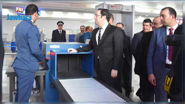 رفقة فريقه الحكومي : الشاهد يمرّ عبر جهاز السكانير بمطار جربة