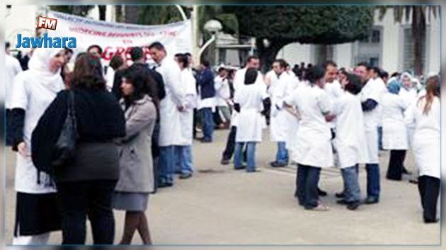 أعوان وإطارات مستشفى توزر يحتجون على خلفية حكم قضائي