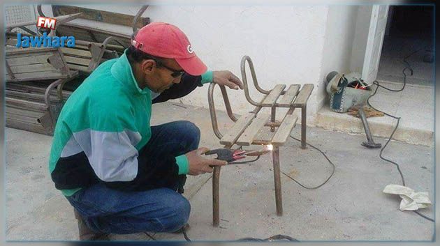 المدرسة الإعدادية بجلمة : عامل حضيرة يصلح ما أتلف من تجهيزات