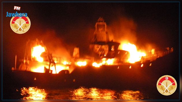  قليبية : اندلاع حريق بمركب صيد و الجيش يتدخل