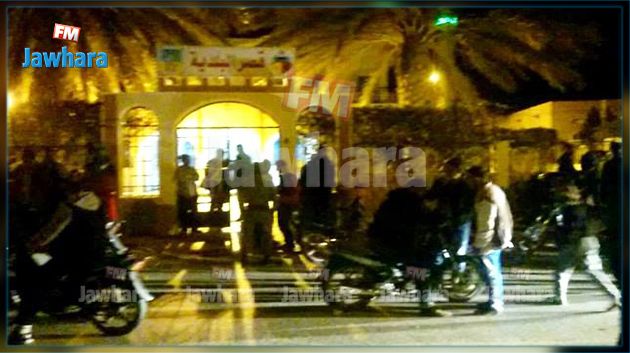 دوز الشمالية : عدد من المواطنين يحتجّون ضد إقالة المعتمد