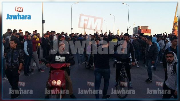 بنزرت : منحرفون يرشقون الأمن بالحجارة والزجاجات الحارقة وإيقاف 5 منهم