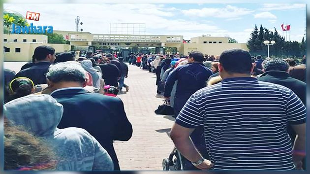 صورة اليوم : طابور طويل أمام معرض الكتاب 