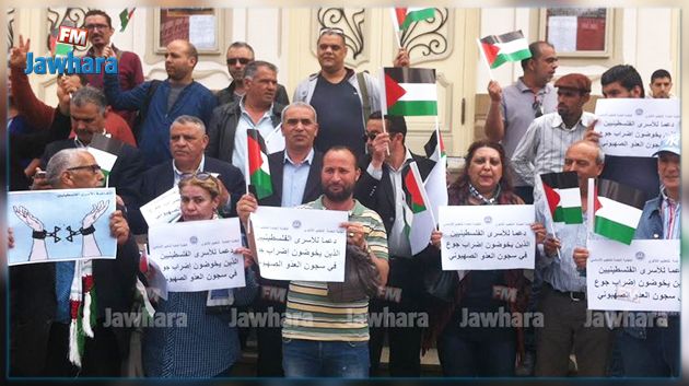 شارع الحبيب بورقيبة : خيمة داعمة للأسرى الفلسطينيين 