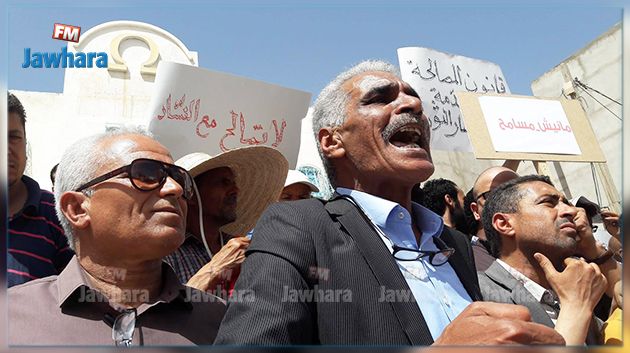 خلال مسيرة ضدّ قانون المصالحة في قفصة : عمار عمروسية يهددّ بالاستقالة من البرلمان