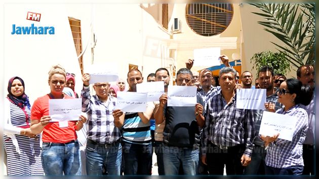 موظفو مندوبية الشباب والرياضة بسوسة يحتجون ويتهمون رئيس جمعية رياضية بالاعتداء عليهم