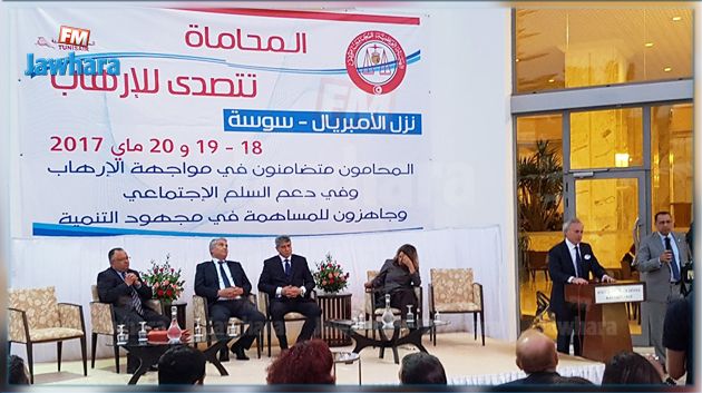 500 قاض ومحام أجنبي في نزل 