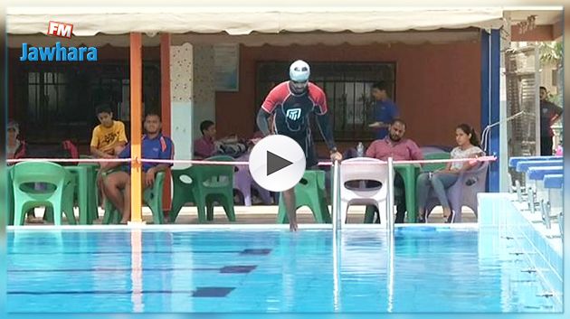  يسبح من مصر إلى الأردن رغم ساقه المبتورة  