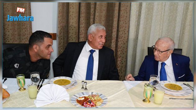 رئيس الجمهورية ووزير الداخلية يشاركان الوحدات الأمنية الإفطار في إدارة وحدات التدخل