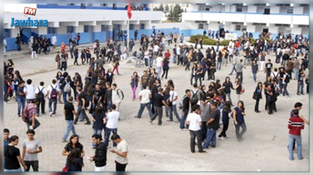 القصرين : وقفة احتجاجية لتلاميذ البكالوريا شعبة اقتصاد وتصرف