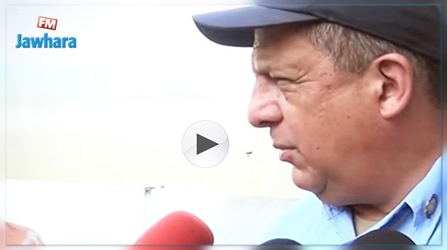 شاهد : رئيس دولة يبتلع نحلة