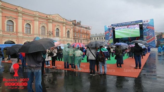 جماهير روسيا تتابع منتخب بلادها عبر الشاشات العملاقة