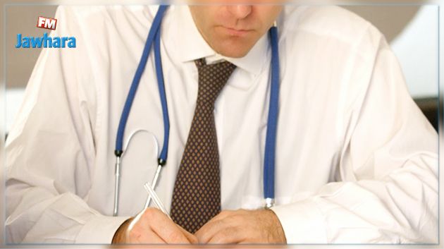 قفصة : طبيب يدخل في اعتصام بمقر الإدارة الجهوية للصحة