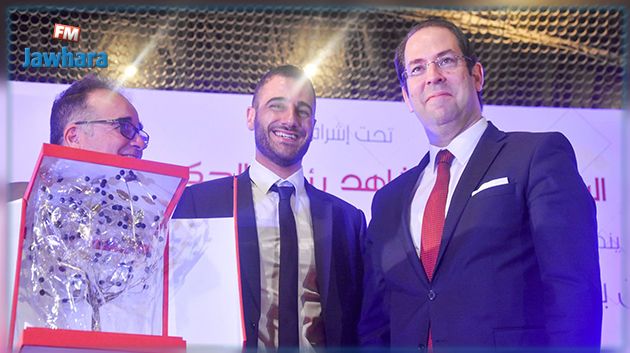 رفع علم تونس في أعلى قمة في العالم : رئيس الحكومة يكرّم الطاهر المناعي