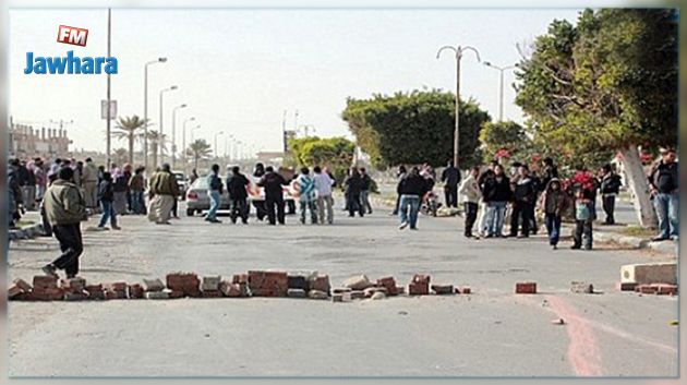 محتجون يغلقون الطريق بين الهوارية و تونس