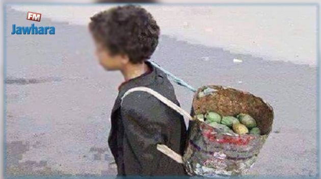 سيارة تدهس طفلا وهو بصدد بيع