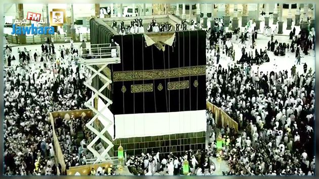 بالصور : مراسم استبدال كسوة الكعبة المشرّفة فجر اليوم