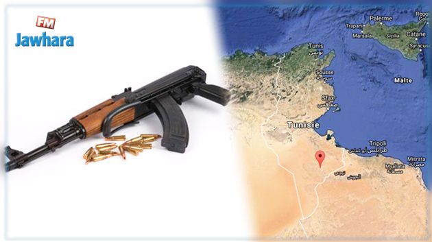 إيقاف شخص بحوزته سلاح كلاشنيكوف وذخيرة قرب الساتر الترابي