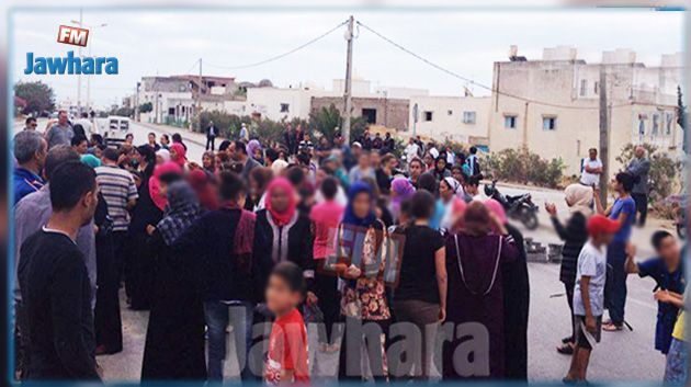 بسبب نقص في الإطارات التربوية ببعض المدارس : أولياء يغلقون الطريق بين القيروان وسليانة